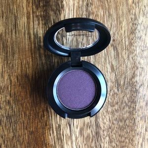 Mac eyeshadow Dark lullaby purple shadow
